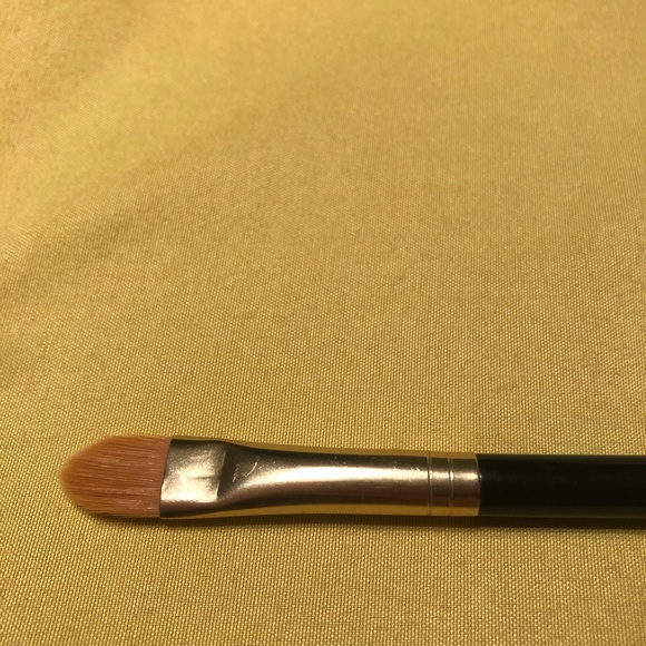 CHANEL makeup brush - Picture 2 of 3